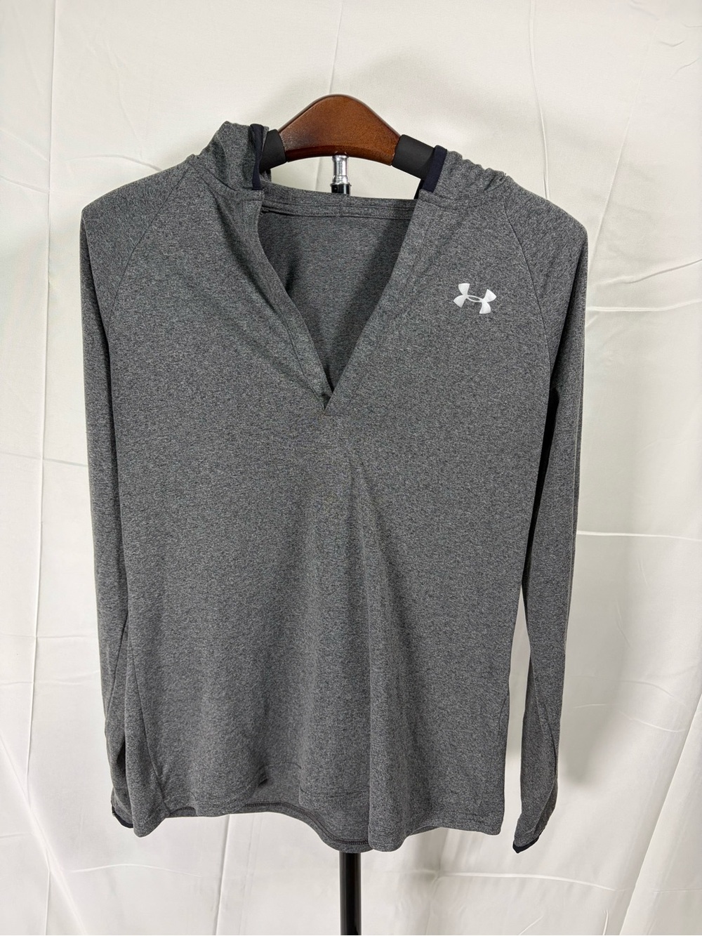 Under Armour Women's Heather Gray Long-Sleeve Hooded Pullover